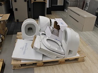 Wc potten en brillen op 2 pallets in diverse uitvoeringen. - afbeelding 1 van  4