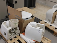 Wc potten en brillen op 2 pallets in diverse uitvoeringen. - afbeelding 3 van  4