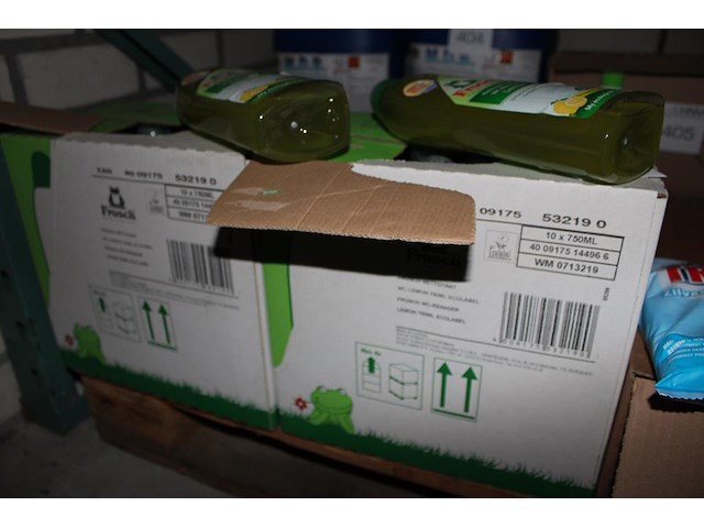 Wc-reiniger frosch in 2 dozen. 12 flessen totaal. - afbeelding 1 van  2