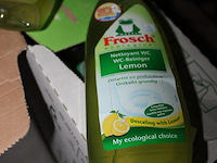 Wc-reiniger frosch in 2 dozen. 12 flessen totaal. - afbeelding 2 van  2