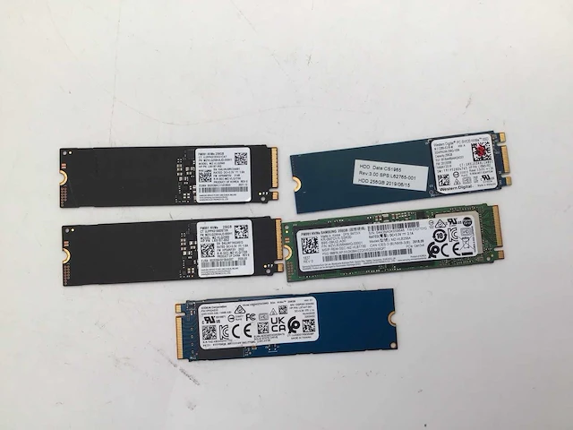 Wd kioxia samsung 256gb nvme m.2 ssd interne hardeschijf (5x) - afbeelding 3 van  4