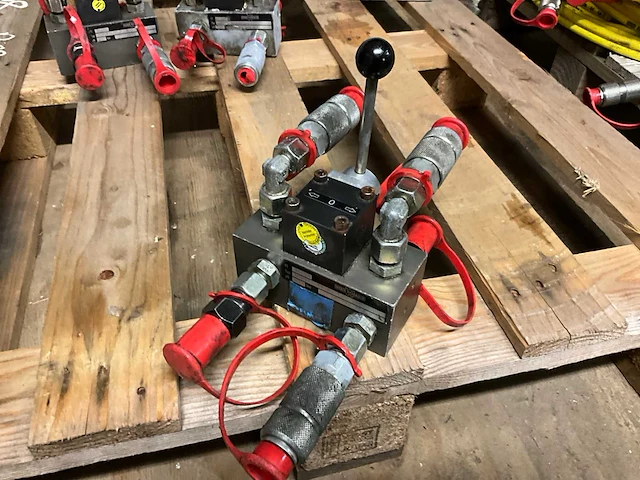 Weber hydraulik ezv 330 hydraulische hogedruk verdeelblok - afbeelding 2 van  5