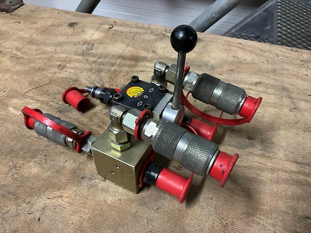 Weber hydraulik verteiler fur e/v 330 hydraulisch verdeelblok - afbeelding 2 van  4