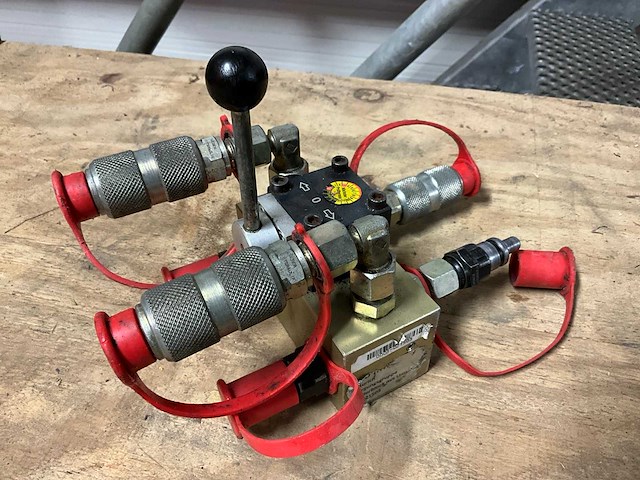 Weber hydraulik verteiler fur e/v 330 hydraulisch verdeelblok - afbeelding 1 van  4