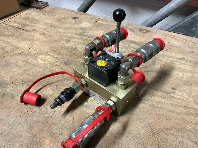 Weber hydraulik verteiler fur e/v 330 hydraulisch verdeelblok - afbeelding 1 van  1