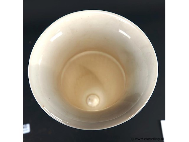 Wedgwood hoge voetvaas - afbeelding 4 van  5