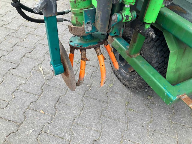 Weed trac onkruidborstelmachine met graskantensnijder - afbeelding 6 van  10