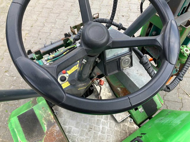 Weed trac onkruidborstelmachine met graskantensnijder - afbeelding 10 van  10