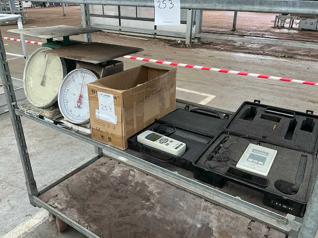 Weegschalen en meetgereedschap - afbeelding 1 van  6