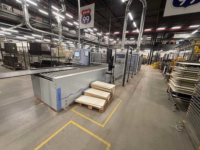 Weeke / optimat - 2008 - bhx 500 - cnc doorvoer bewerkingscentrum 5-zijdig boren & frezen - afbeelding 1 van  16
