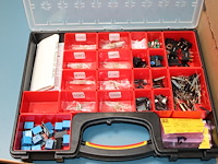 Weerstanden, schakelaars, lampjes en overige technische producten in 2 organisers en doos. - afbeelding 2 van  4