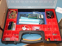 Weerstanden, schakelaars, lampjes en overige technische producten in 2 organisers en doos. - afbeelding 4 van  4