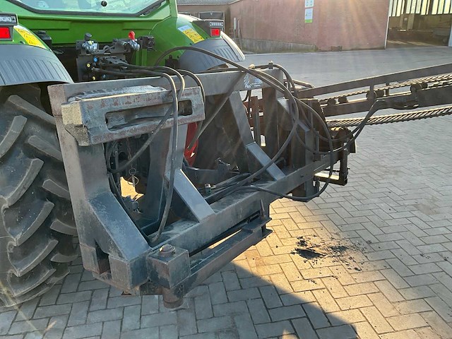 Weevers gedragen oogstmachine - afbeelding 3 van  4