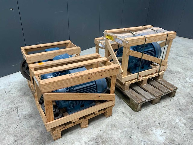 Weg elektromotoren ongebruikt (5x) - afbeelding 1 van  11