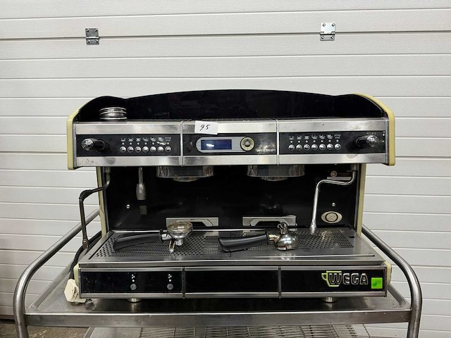 Wega 2-groeps koffiemachine - afbeelding 1 van  4
