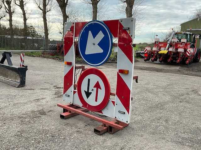 Wegbewijzeringsbord - afbeelding 1 van  3