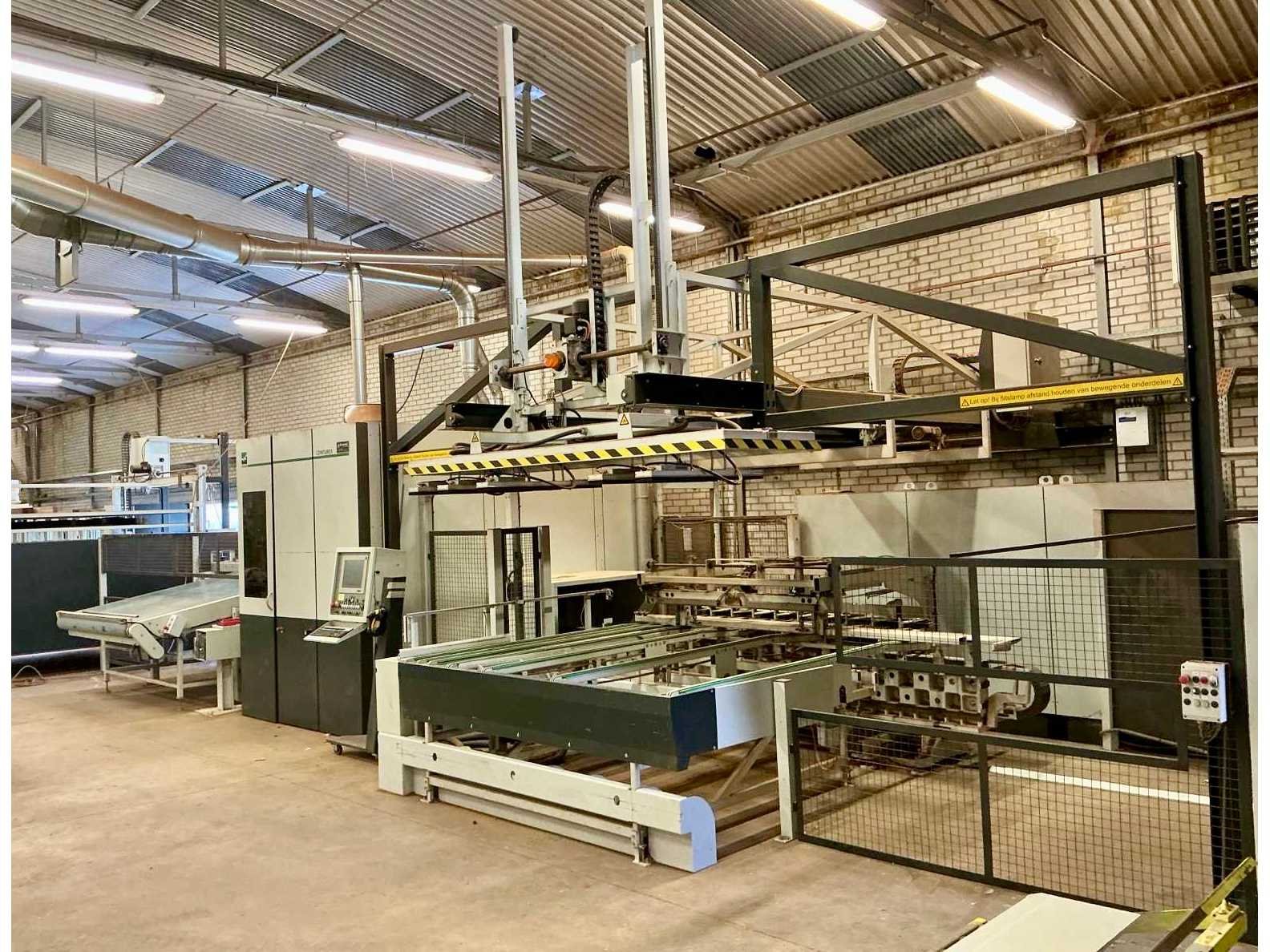 Wegens bedrijfsbeëindiging, houtbewerkingsmachines, gereedschappen en materialen