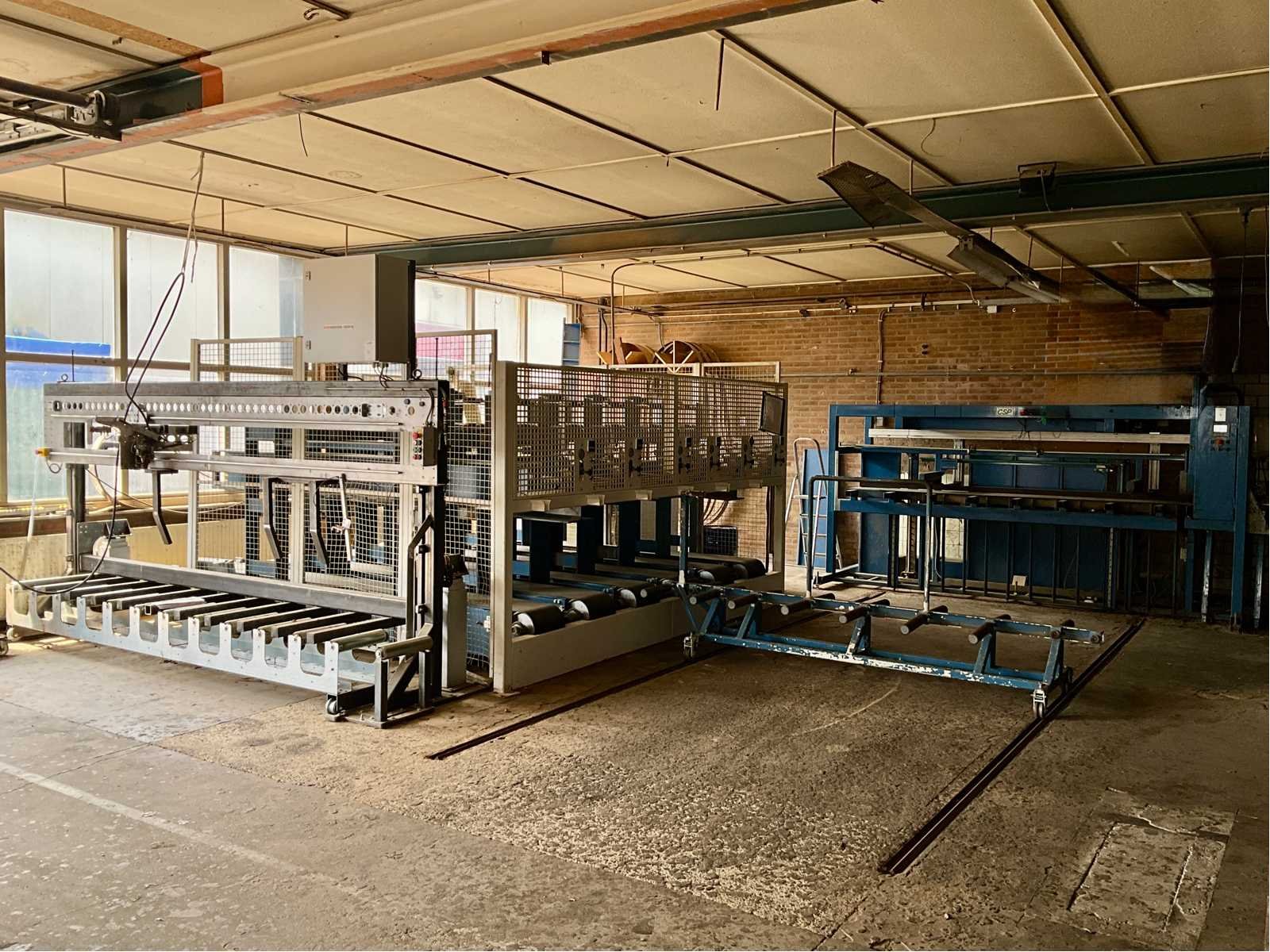 Wegens bedrijfsbeëindiging, houtbewerkingsmachines, gereedschappen en materialen