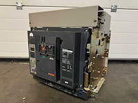 Wegens bedrijfsbeëindiging pompen, laboratorium apparatuur en gereedschappen.