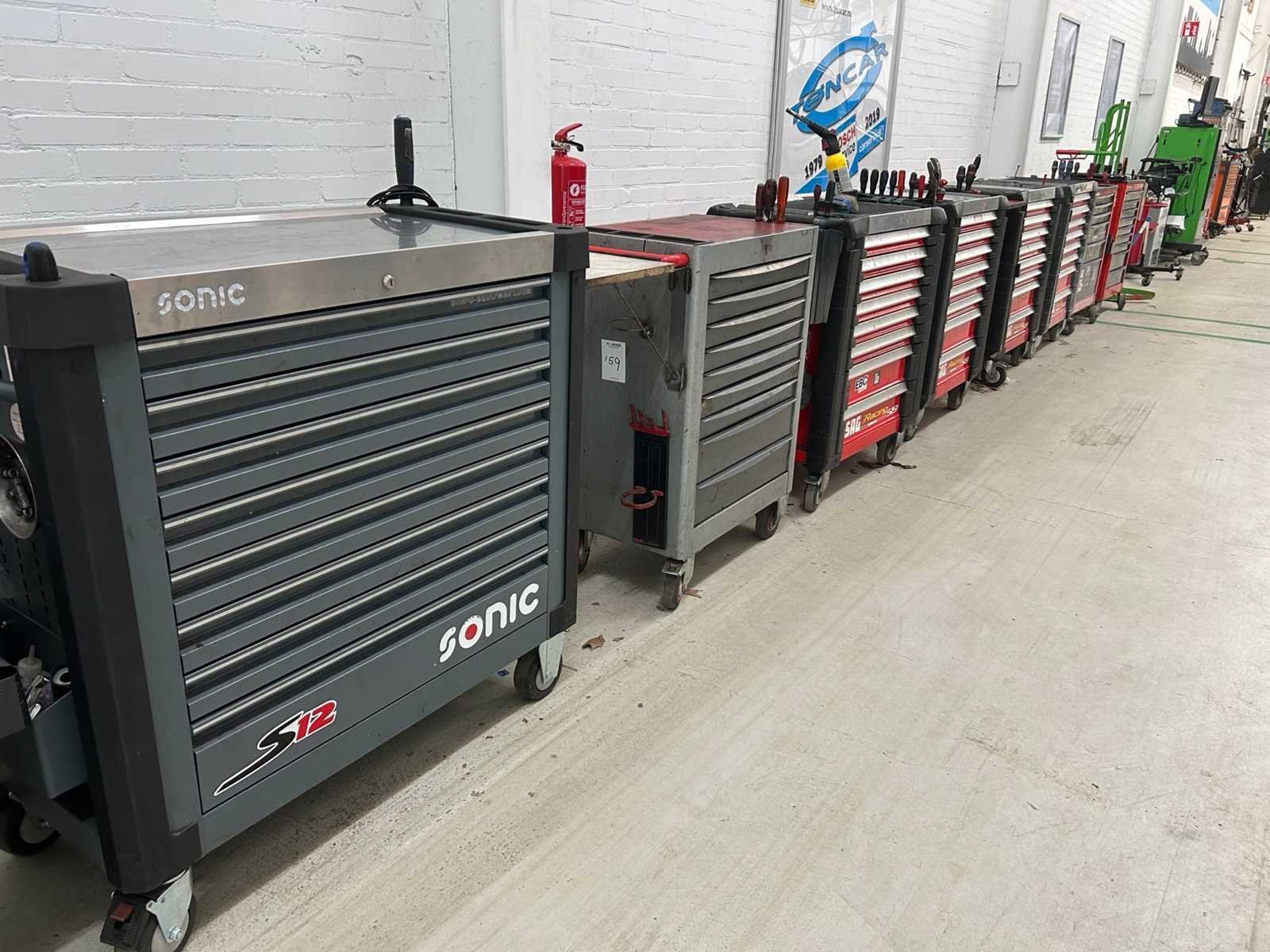 Wegens bedrijfsbeëindiging toncar b.v. garage inventaris, gereedschappen en voertuigen