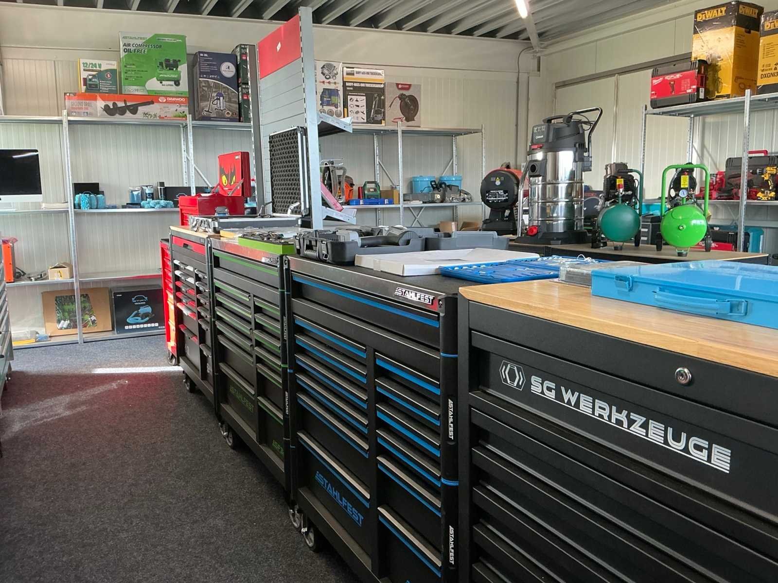 Wegens herorganisatie, gereedschapskarren, vorkheftrucks en gereedschappen