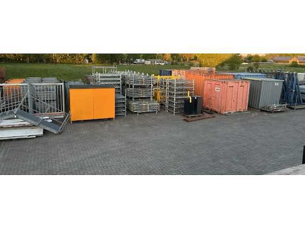 Wegens reorganisatie aannemersmaterieel, bouwplaatsinrichting, bekistingsmaterieel en aanhangwagens