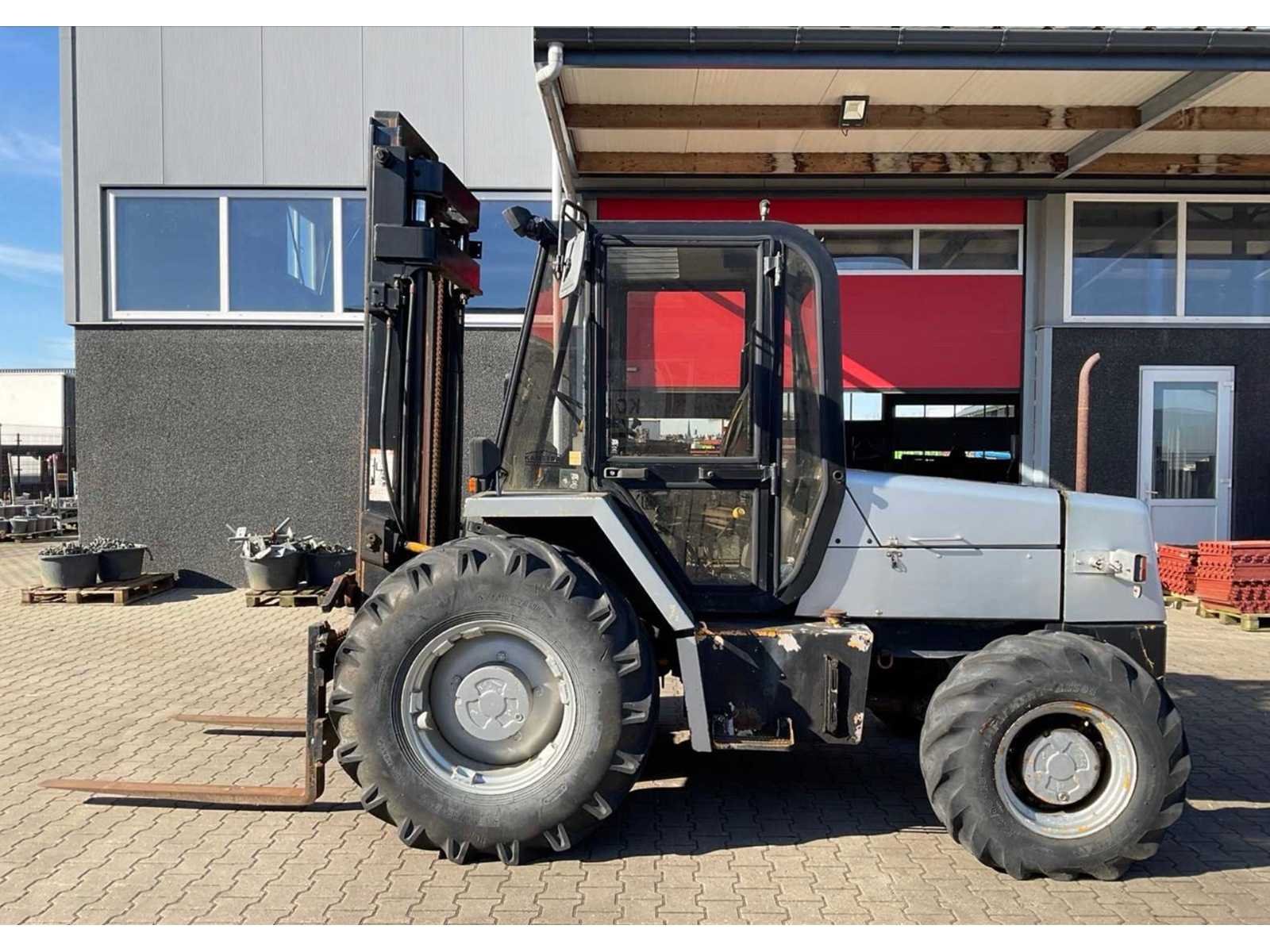 Wegens verhuizing aansluitmateriaal, schakelmateriaal en gereedschappen