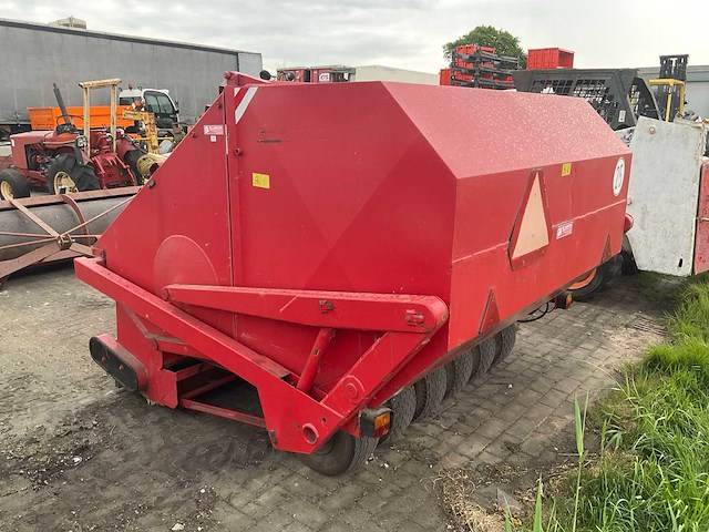 Weidemann veegmachine met hoogkiepbak - afbeelding 10 van  13