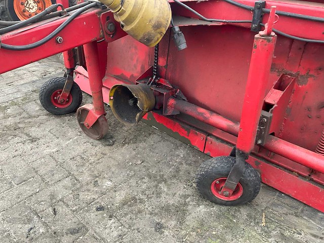 Weidemann veegmachine met hoogkiepbak - afbeelding 12 van  13