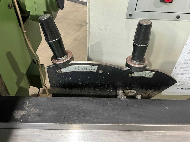 Weinig - 1990 - profimat 22 n - vierzijdige profileer- en schaafmachine - afbeelding 15 van  16