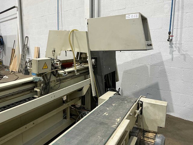 Weinig - 1996 - opticut 104 - afkortcirkelzaagmachine - afbeelding 17 van  29