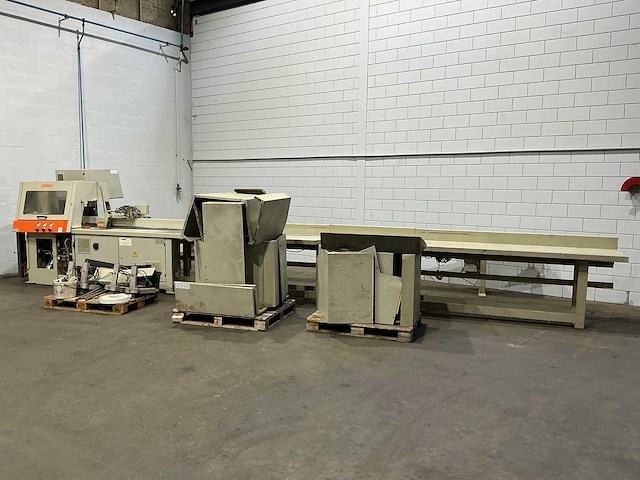 Weinig - 1996 - opticut 104 - afkortcirkelzaagmachine - afbeelding 24 van  29