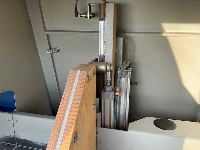 Weinig - 2002 - opticut s75-1 - afkortcirkelzaagmachine - afbeelding 9 van  26