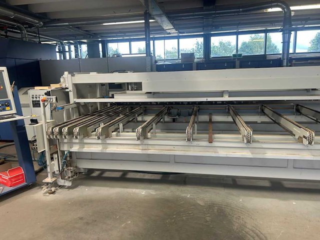 Weinig - 2011 - conturex c4500 - cnc-bewerkingscentrum voo kozijnen, ramen en deuren - afbeelding 2 van  7