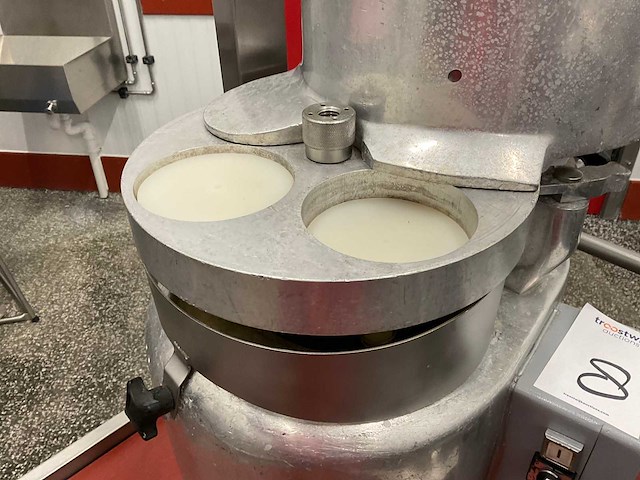 Weisser - 91 - hamburgerportioneermachine - afbeelding 7 van  12