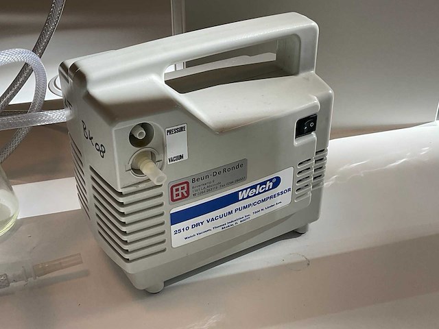 Welch 2510 vacuüm pomp/compressor - afbeelding 2 van  2