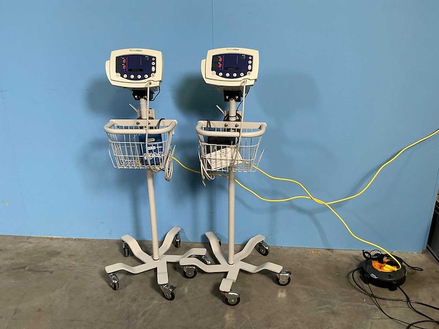 Welch-allyn - vsm300 - elektronische bloeddrukmeter / monitor - 2006 (2x) - afbeelding 1 van  5