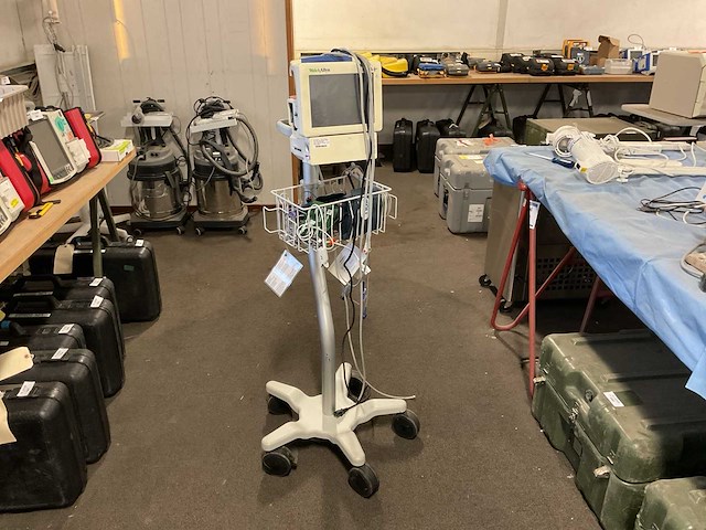 Welchallyn 242 patiënt monitor - afbeelding 1 van  4