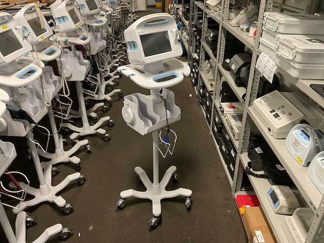 Welchallyn vital signs 6000 series patiëntmonitor - afbeelding 1 van  4