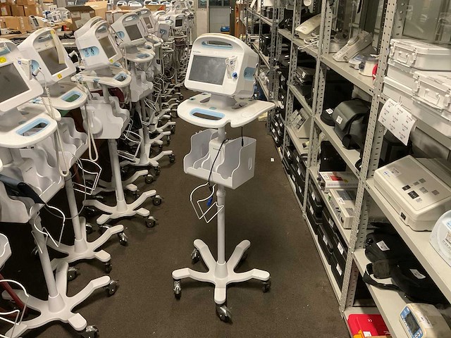 Welchallyn vital signs 6000 series patiëntmonitor - afbeelding 2 van  4