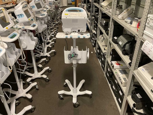 Welchallyn vital signs 6000 series patiëntmonitor - afbeelding 3 van  4
