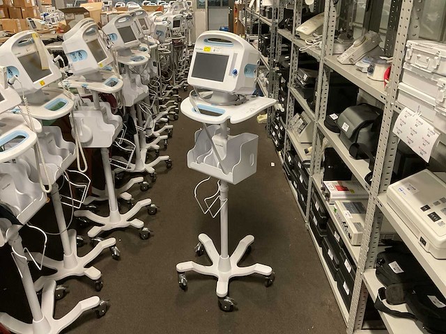 Welchallyn vital signs 6000 series patiëntmonitor - afbeelding 2 van  4