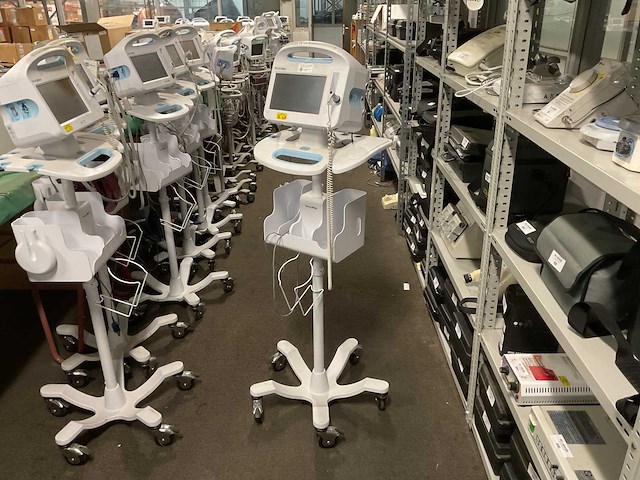 Welchallyn vital signs 6000 series patiëntmonitor - afbeelding 2 van  4