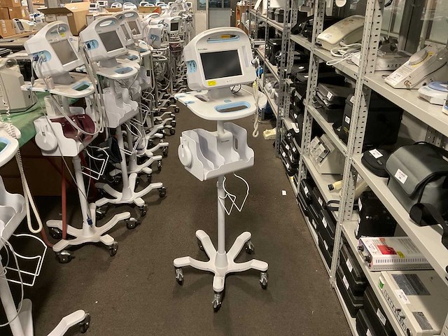 Welchallyn vital signs 6000 series patiëntmonitor - afbeelding 1 van  4