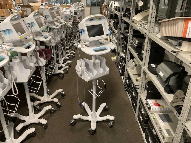 Welchallyn vital signs 6000 series patiëntmonitor - afbeelding 1 van  4
