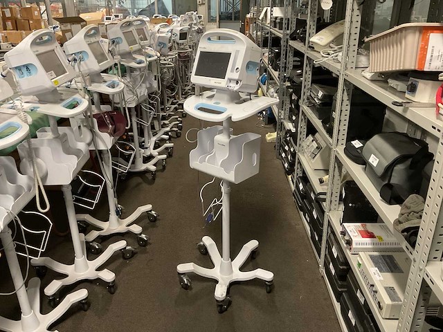 Welchallyn vital signs 6000 series patiëntmonitor - afbeelding 2 van  4
