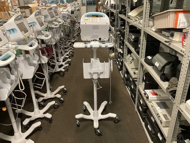 Welchallyn vital signs 6000 series patiëntmonitor - afbeelding 3 van  4