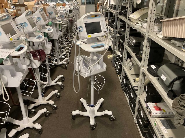 Welchallyn vital signs 6000 series patiëntmonitor - afbeelding 1 van  4
