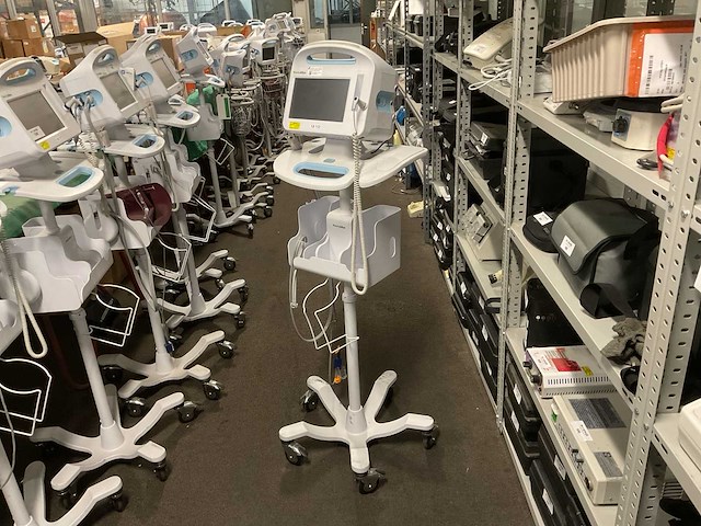 Welchallyn vital signs 6000 series patiëntmonitor - afbeelding 2 van  4