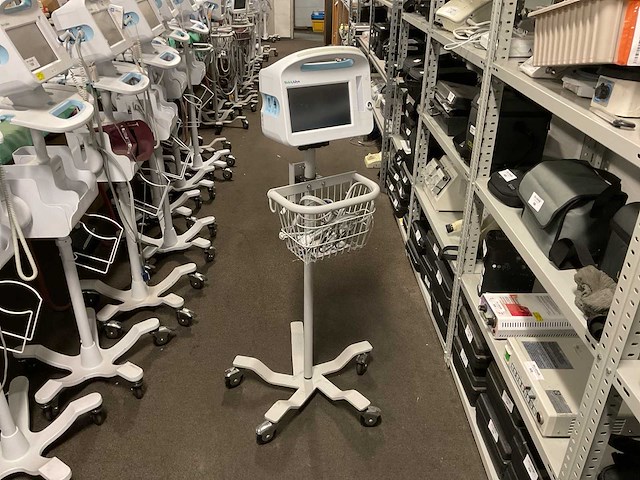 Welchallyn vital signs 6000 series patiëntmonitor - afbeelding 1 van  4